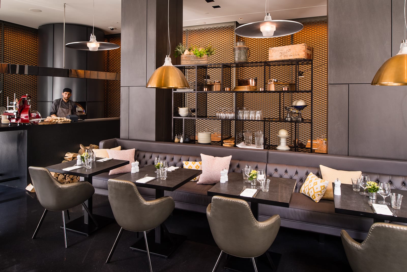 Florentine table layout